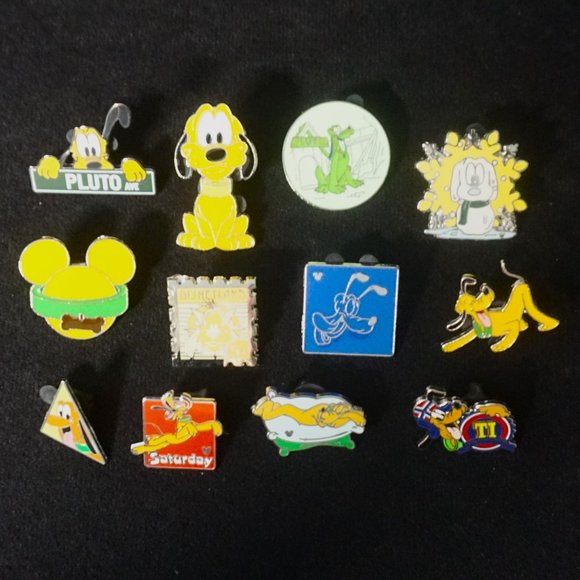 Disney Pin Trading 12 Pin Lot Featuring Pluto (171) - Picture 1 of 4